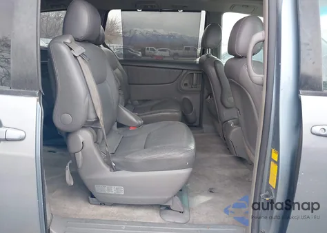 2005 Toyota Sienna Xle Limited z USA, uszkodzony, nr VIN 5TDBA22C25S042649